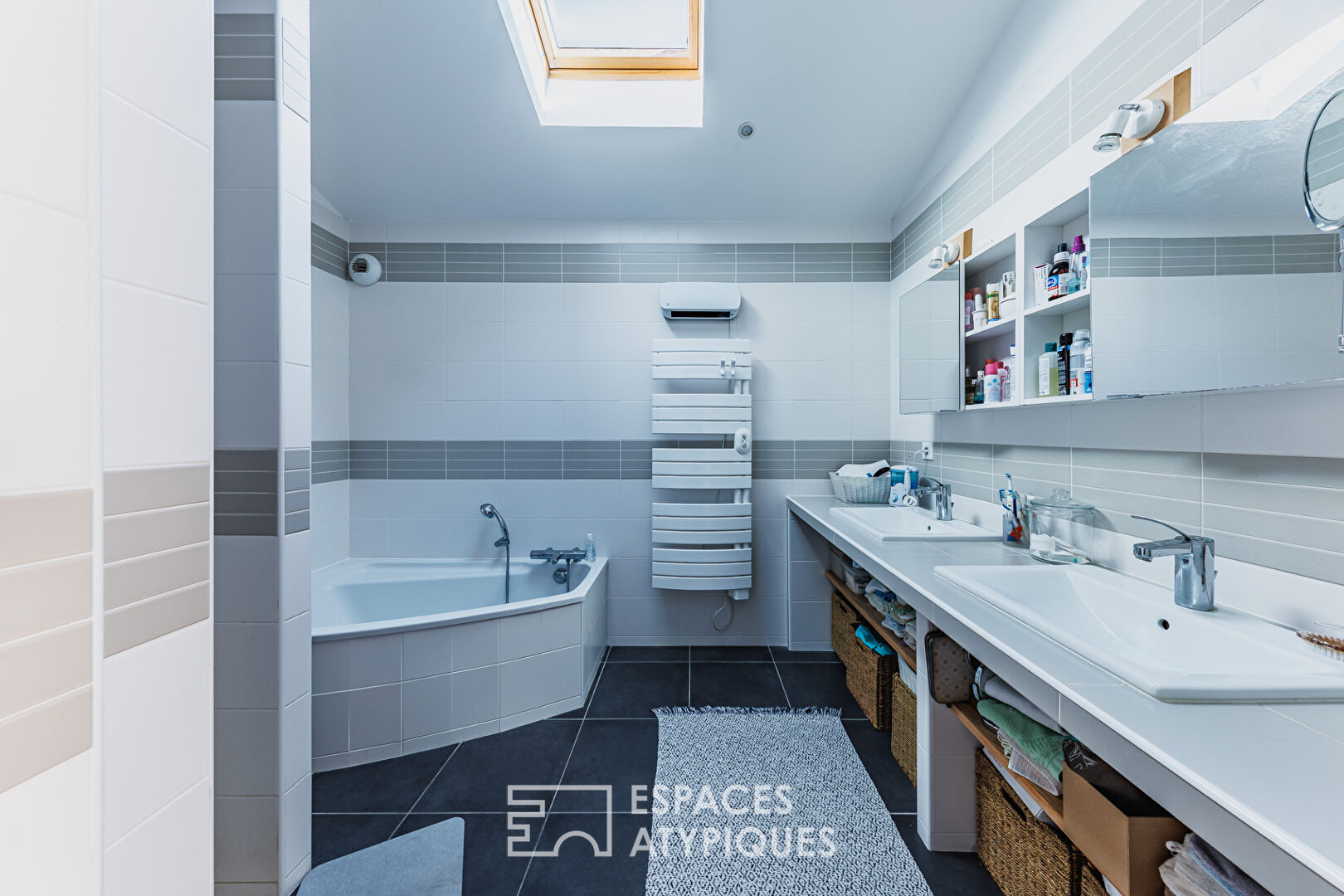 Maison contemporaine avec piscine aux Abatilles