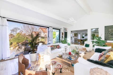 House with architect-designed extension and bucolic garden