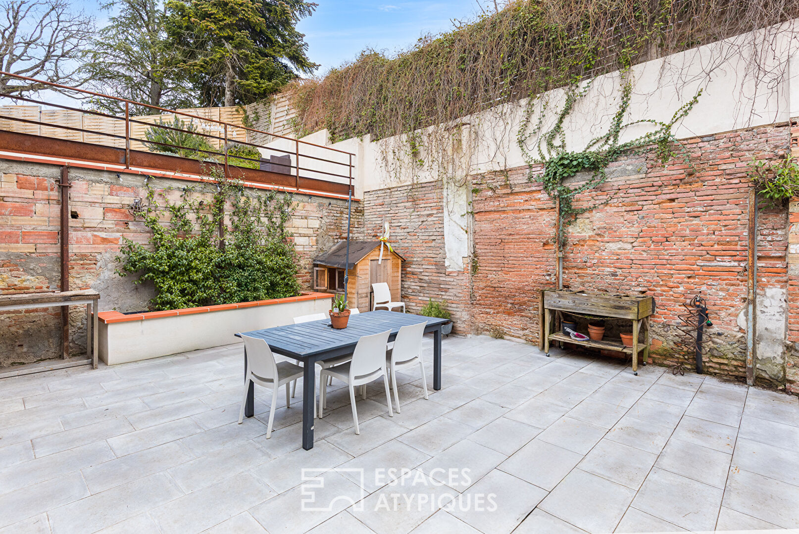 Renovated village house with independent studio and swimming pool