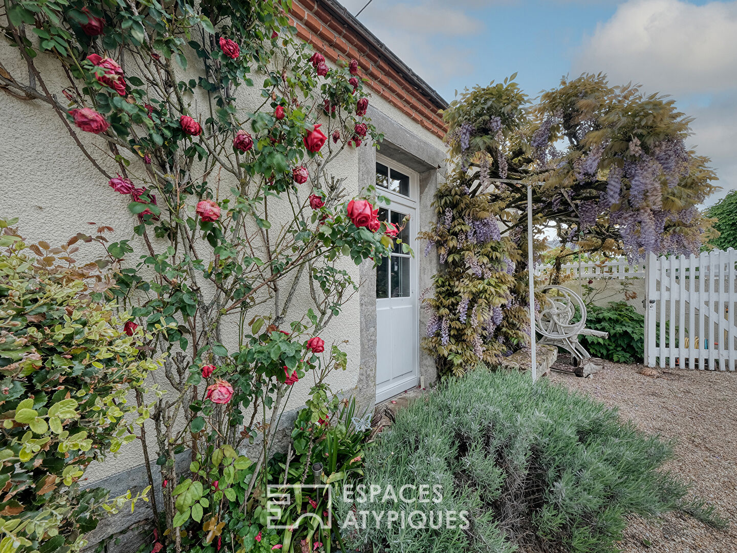 Longère au charme d’antan et son jardin paysager