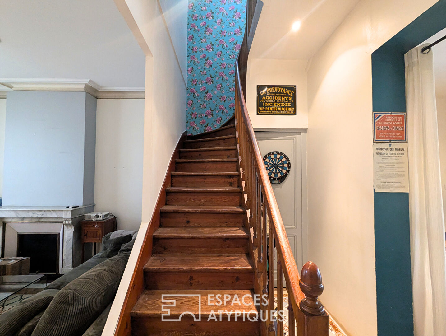 Furnished shop with cellar and 20m2 terrace – Saint-Genès district