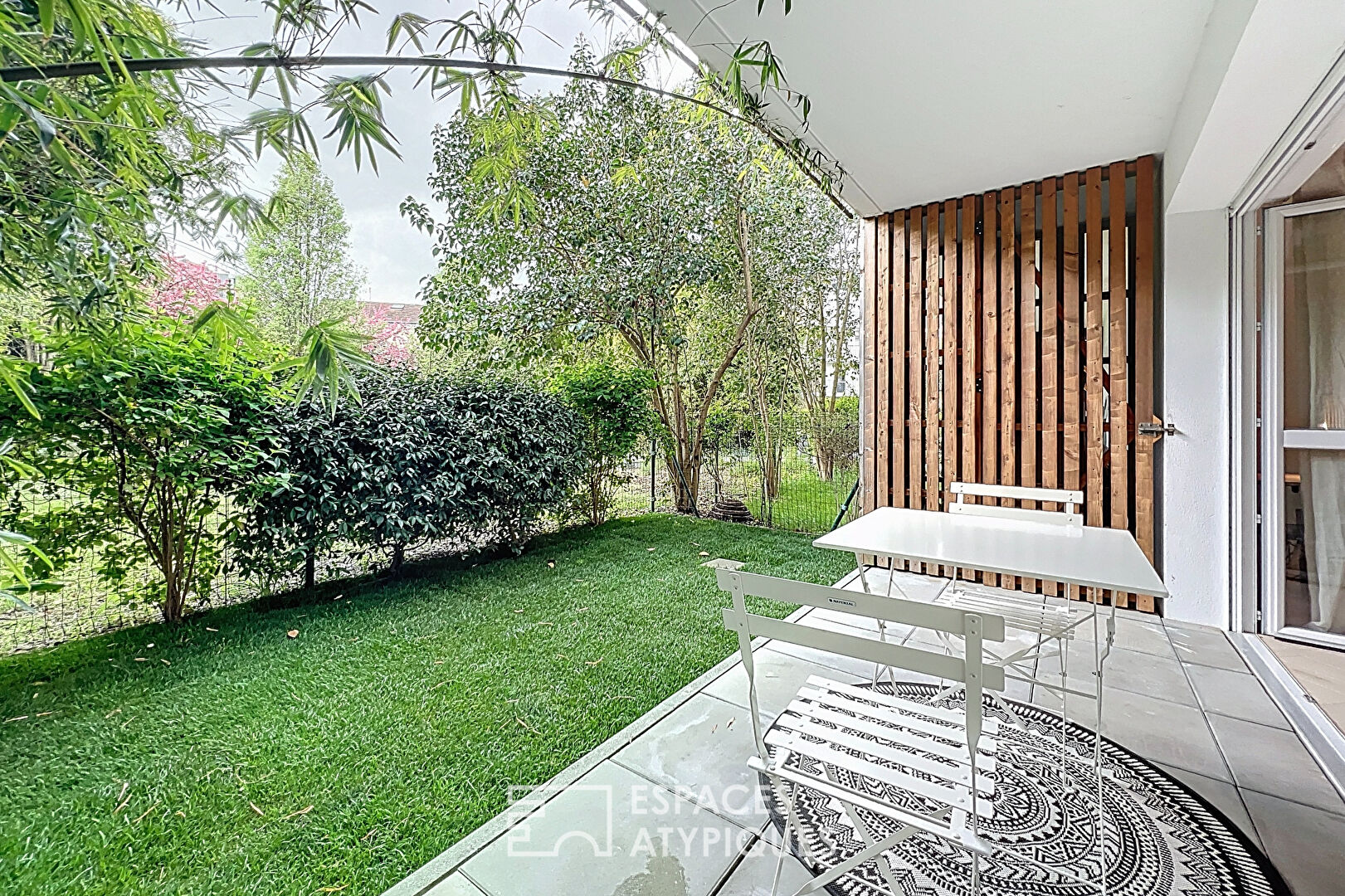 Beautiful renovated apartment with garden in Chartrons