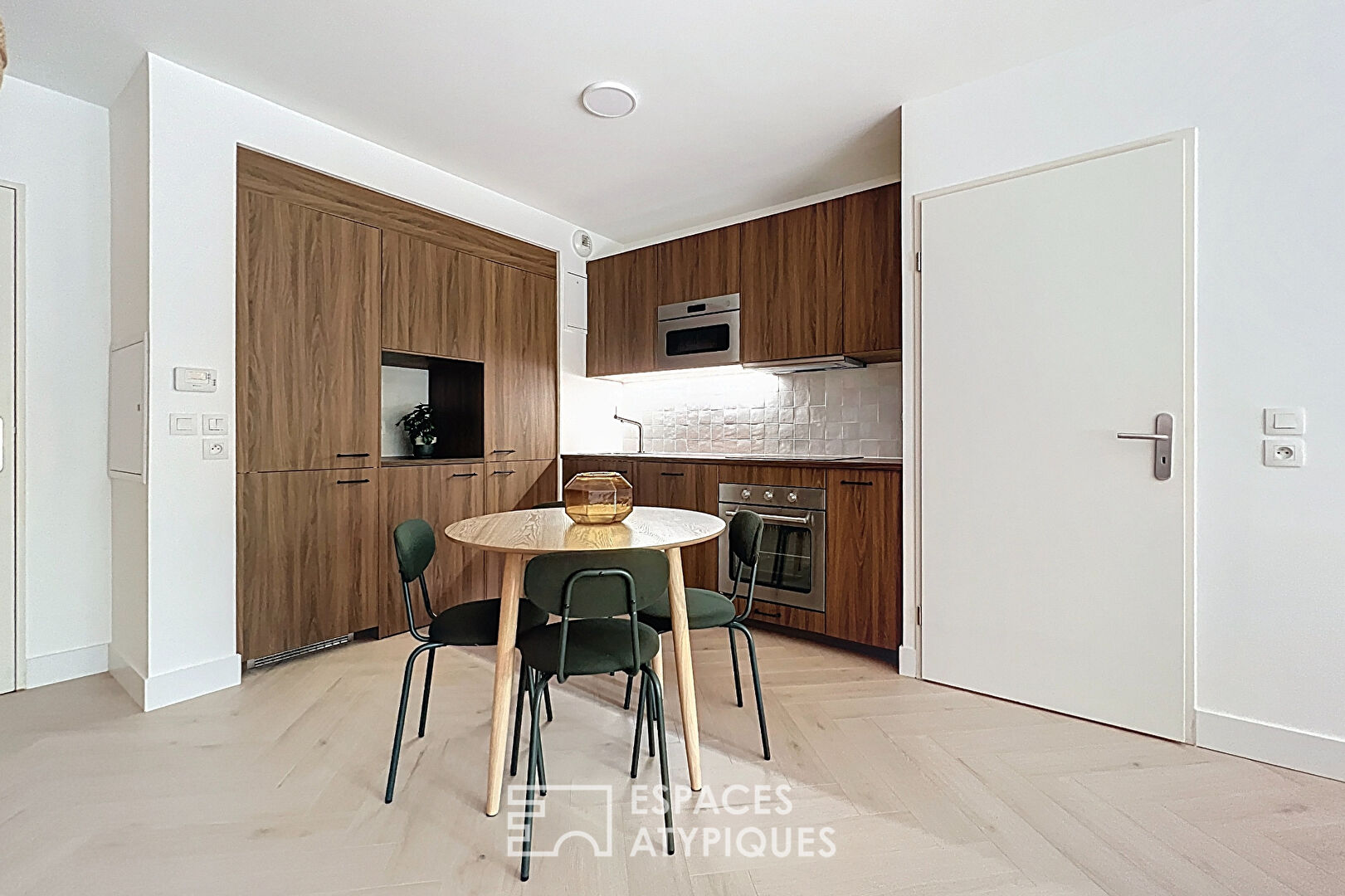 Beautiful renovated apartment with garden in Chartrons