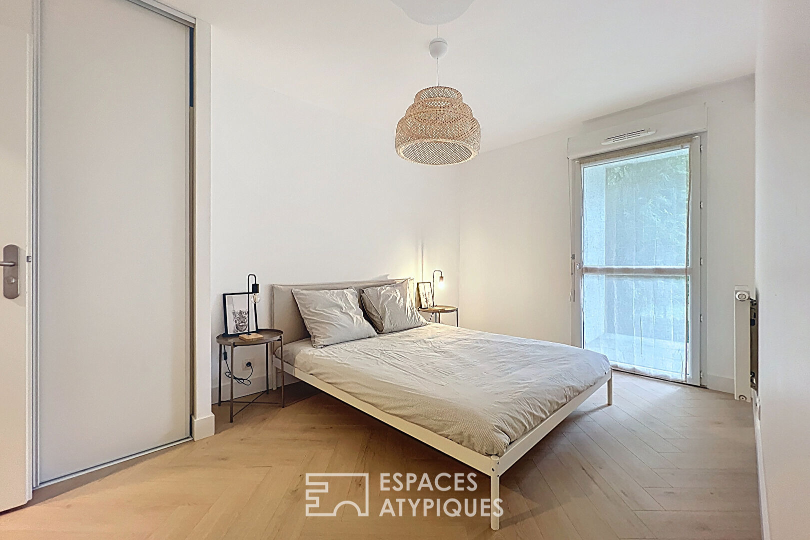 Beautiful renovated apartment with garden in Chartrons