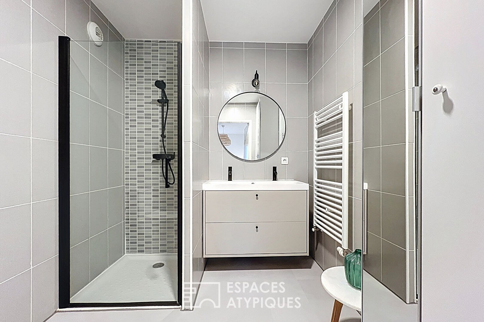 Beautiful renovated apartment with garden in Chartrons