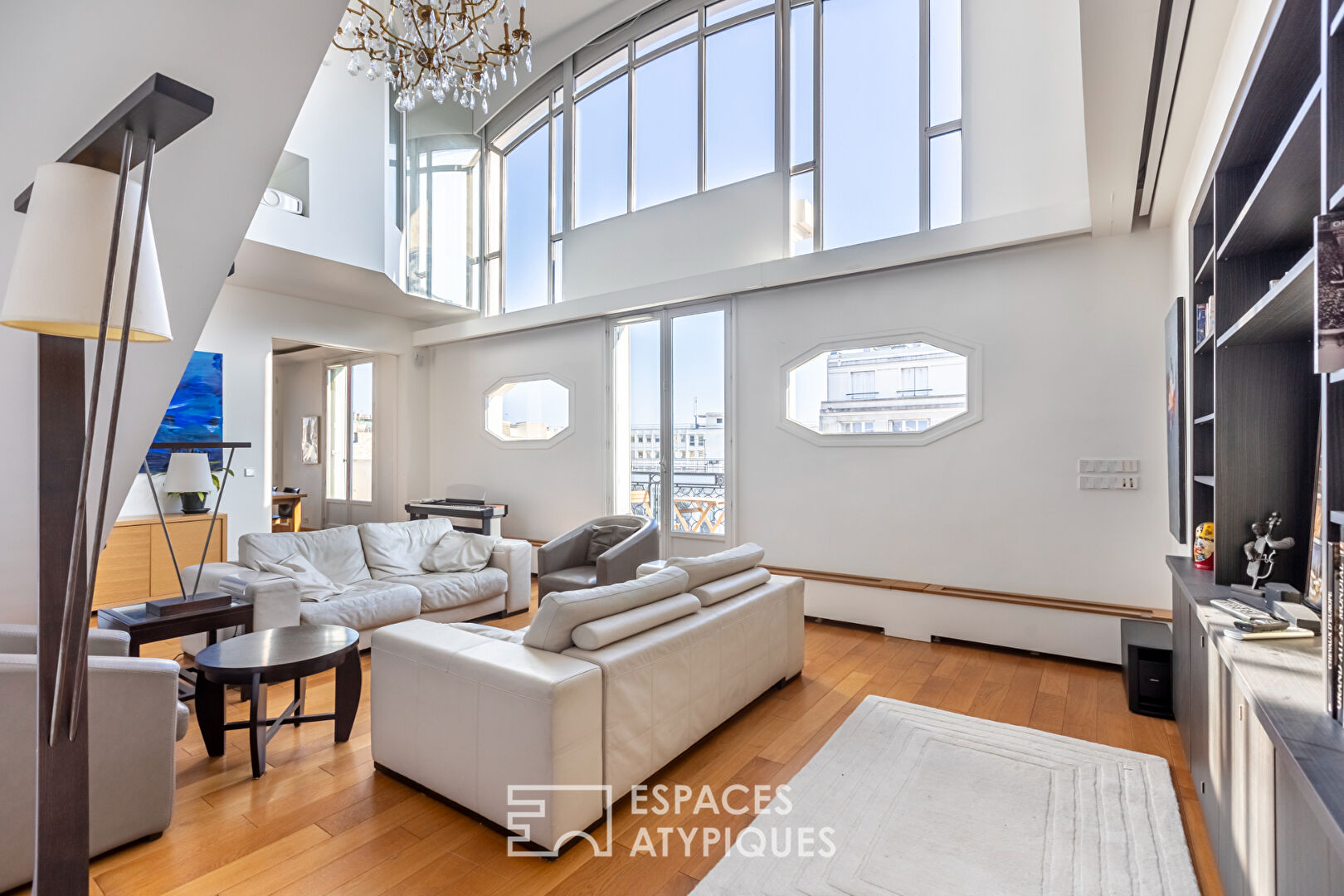 Étage élevé familial en duplex avec balcons et terrasse – Auteuil Sud