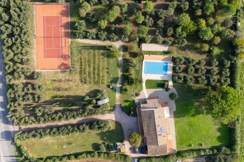 Mas provençal authentique avec piscine et terrain arboré