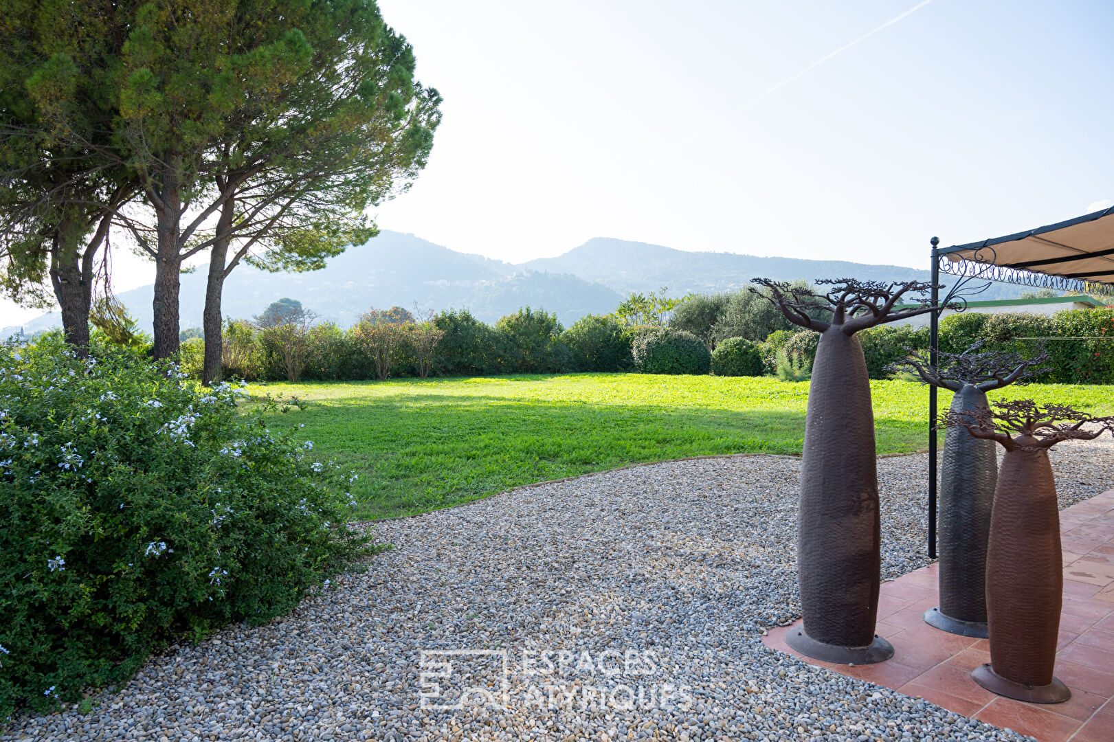 Mas provençal authentique avec piscine et terrain arboré