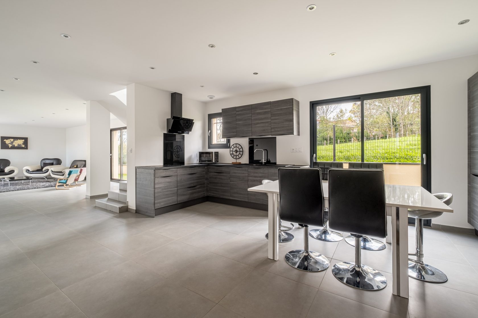 Maison contemporaine au calme, proche du centre