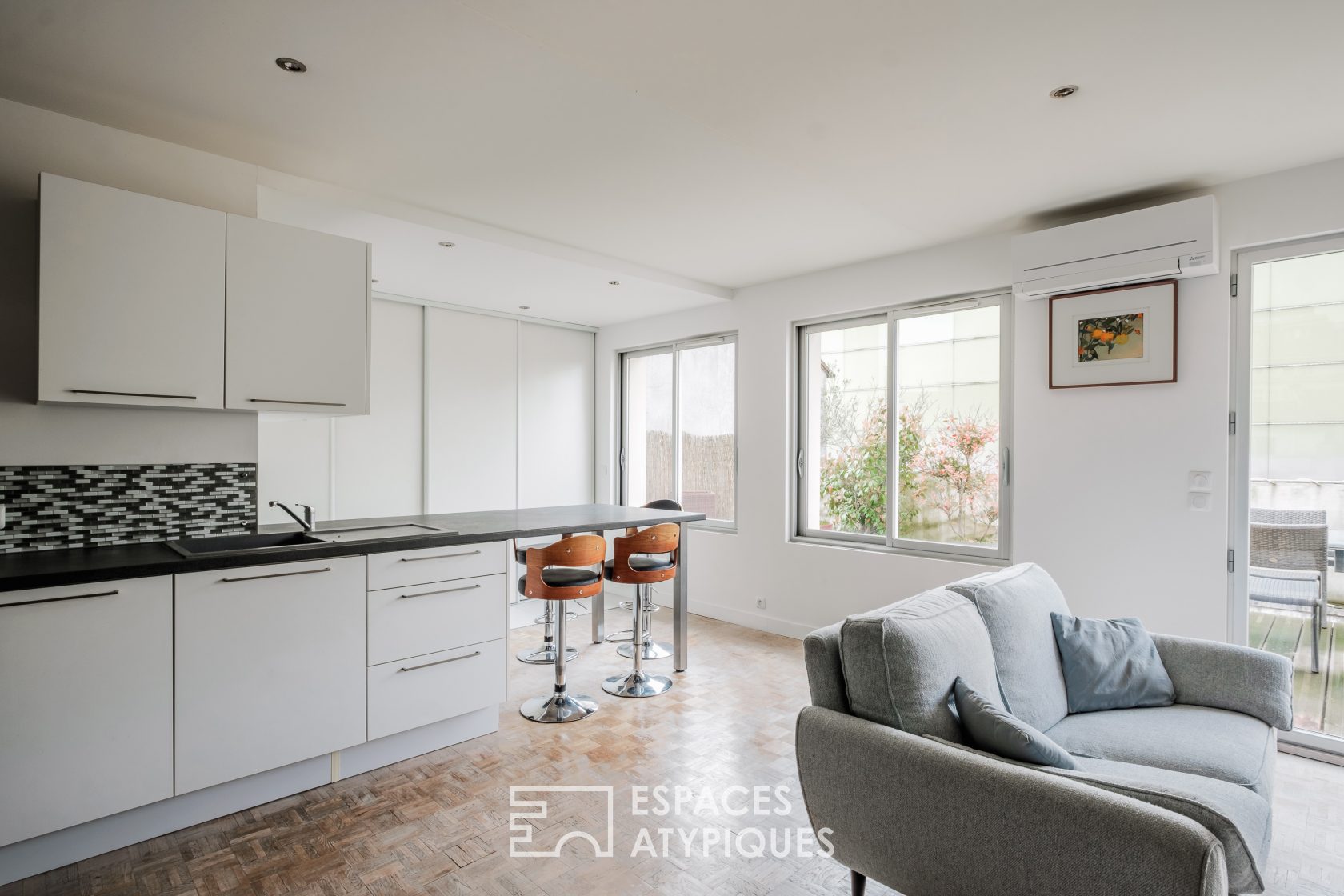 Top floor apartment with terrace in the heart of Poitiers