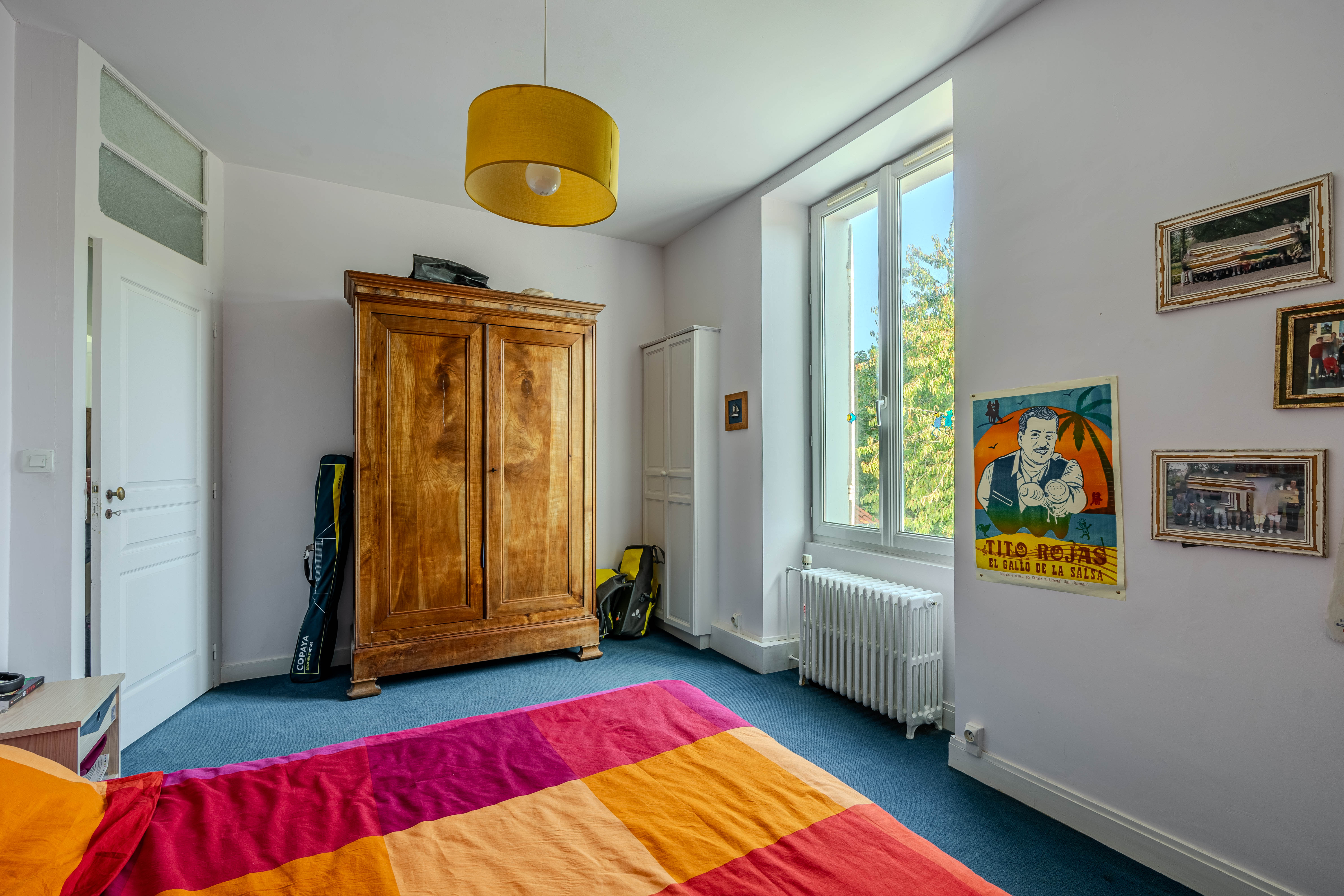 Family home with old-world charm and its large garden near the banks of the Loire