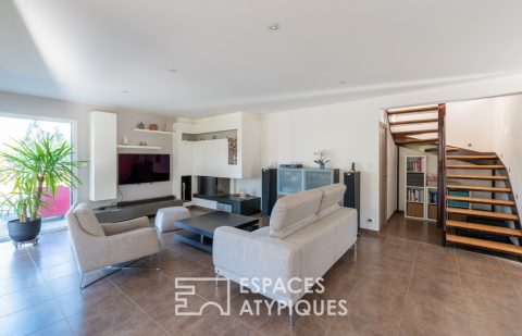 Harmonious family villa and its swimming pool – Bruz