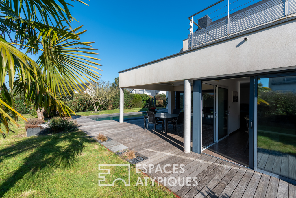Harmonious family villa and its swimming pool – Bruz