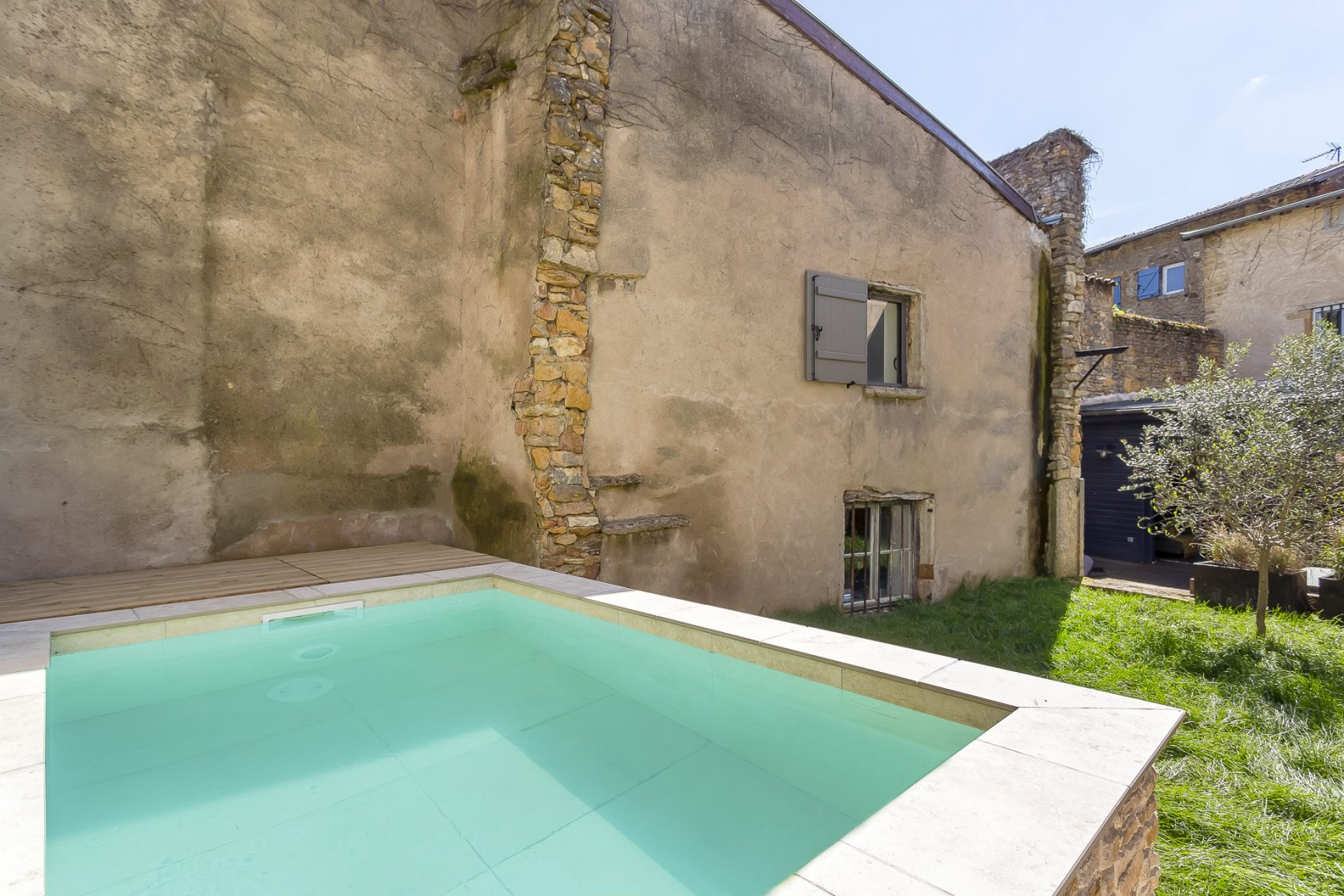 Charmante maison de village rénovée avec jardin et piscine