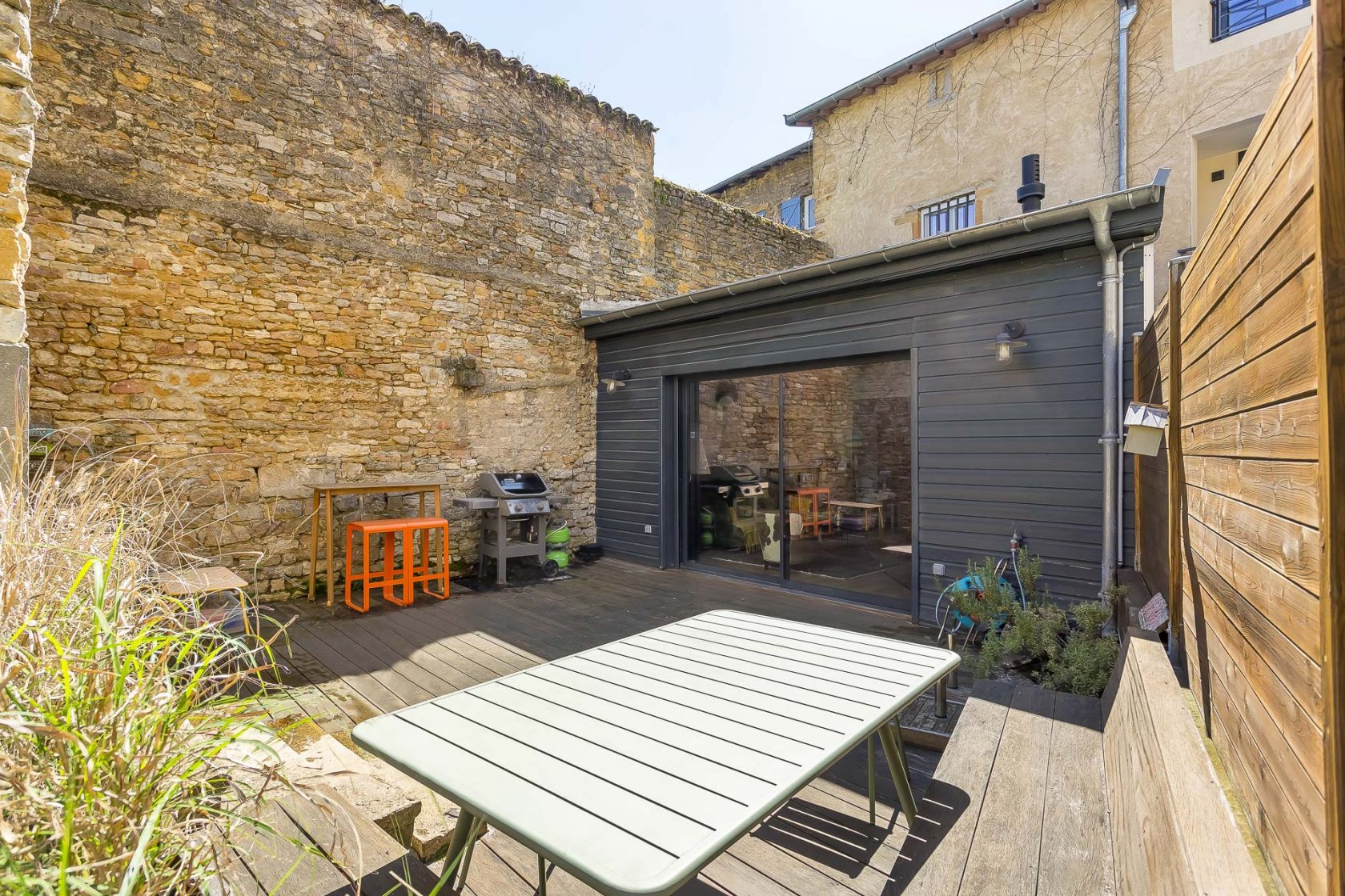 Charmante maison de village rénovée avec jardin et piscine