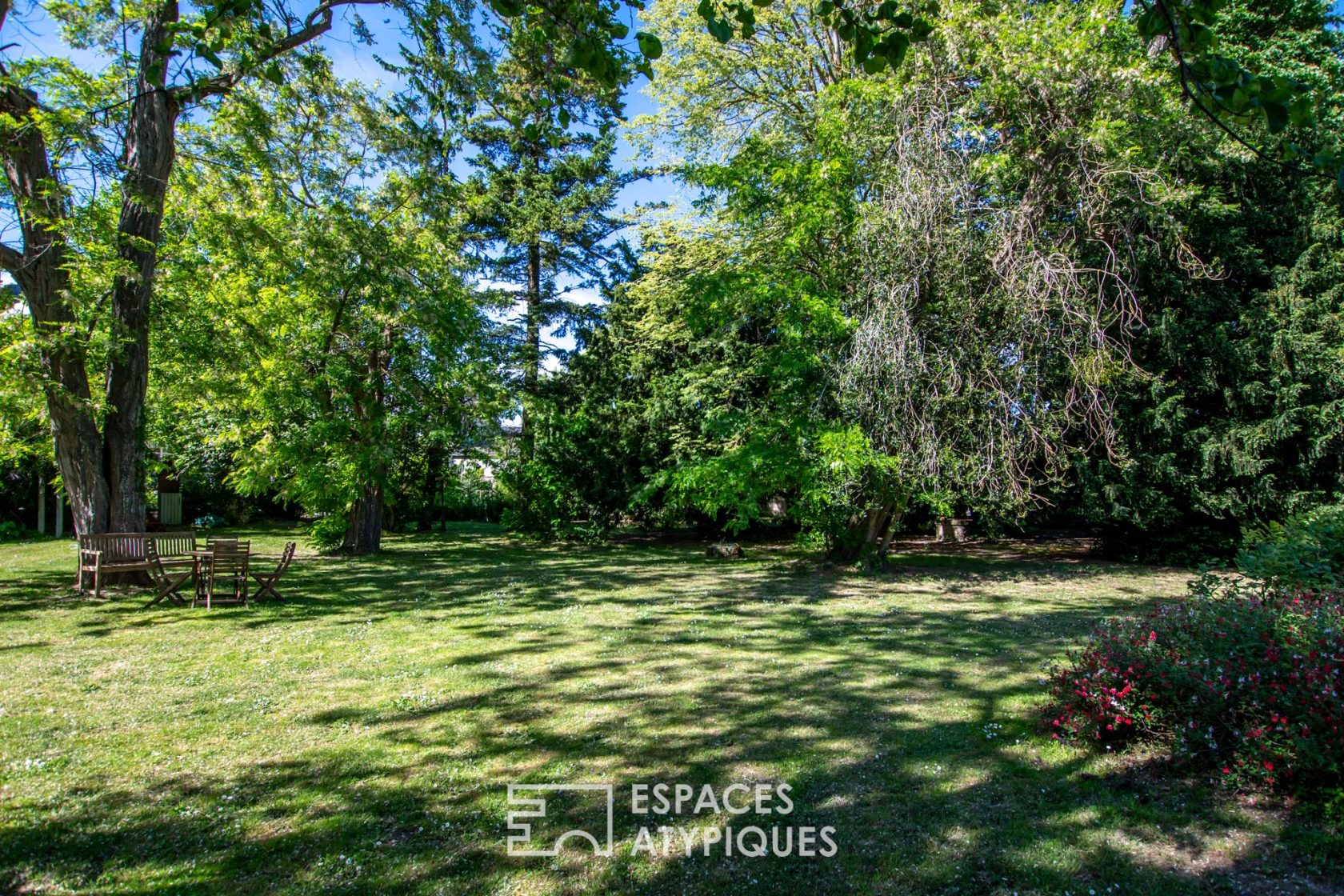 Maison de maître sur parc arboré et immeuble de rapport