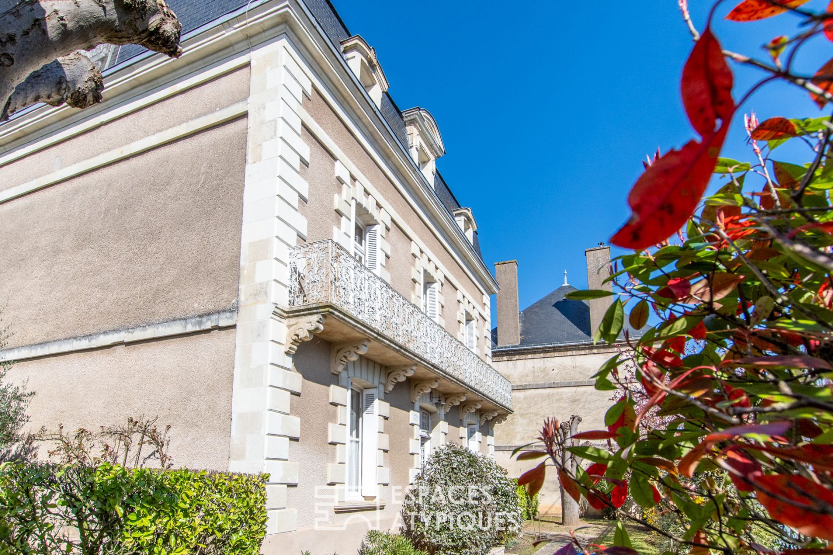 Maison de maître et dépendance en coeur de ville