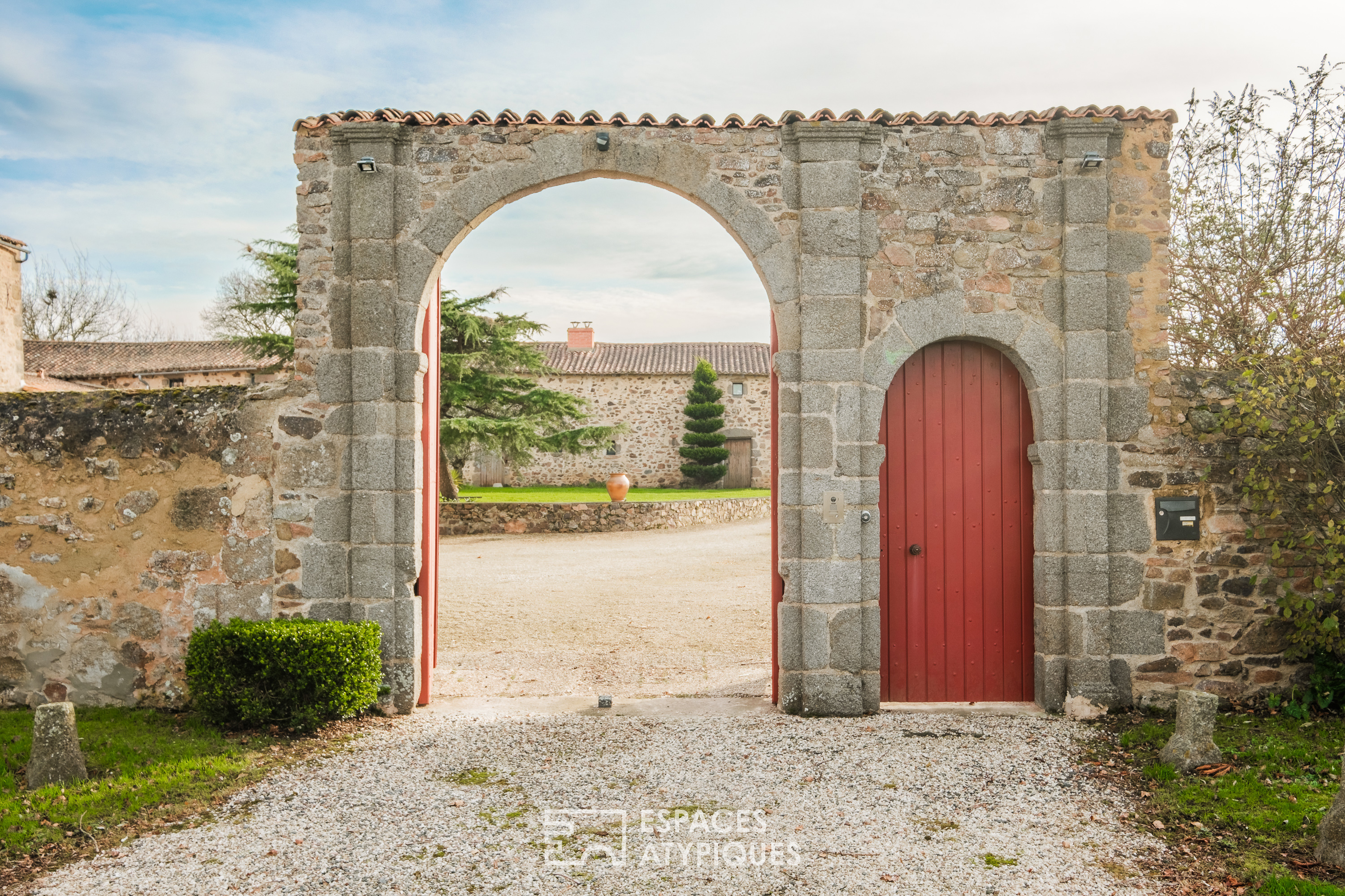16th century property with gîtes, swimming pool and reception room