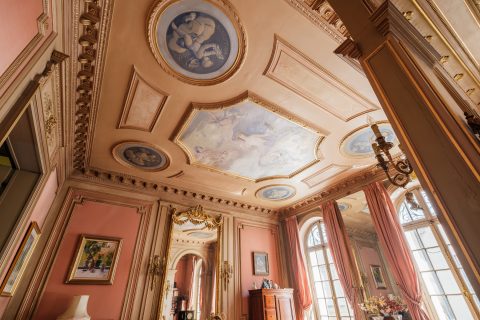 Apartment in a 19th century mansion with its private garden and orangery