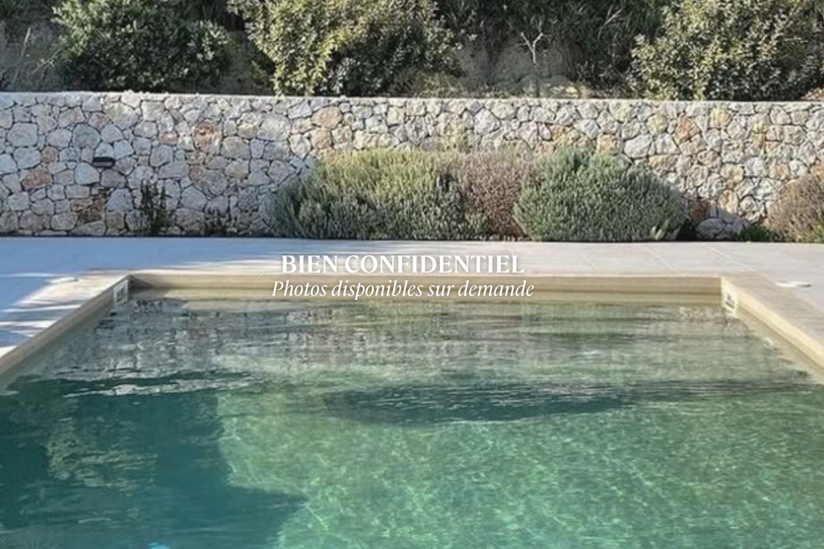 Superb renovated winery with garden and swimming pool