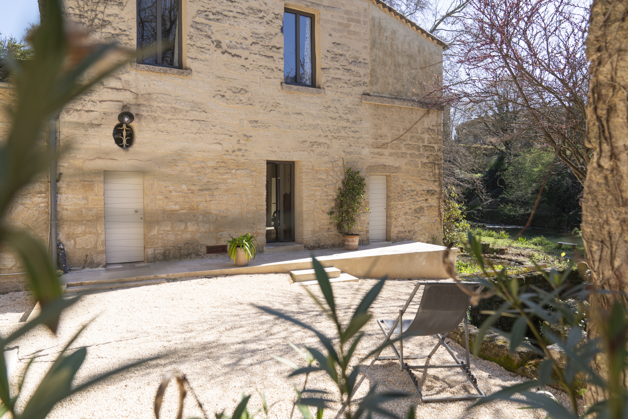 Old mill renovated in a bucolic setting in Uzès