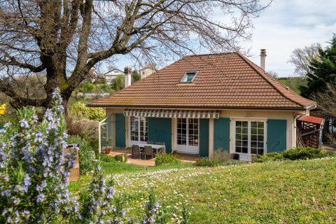 Maison familiale des années 70 entièrement rénovée avec vue