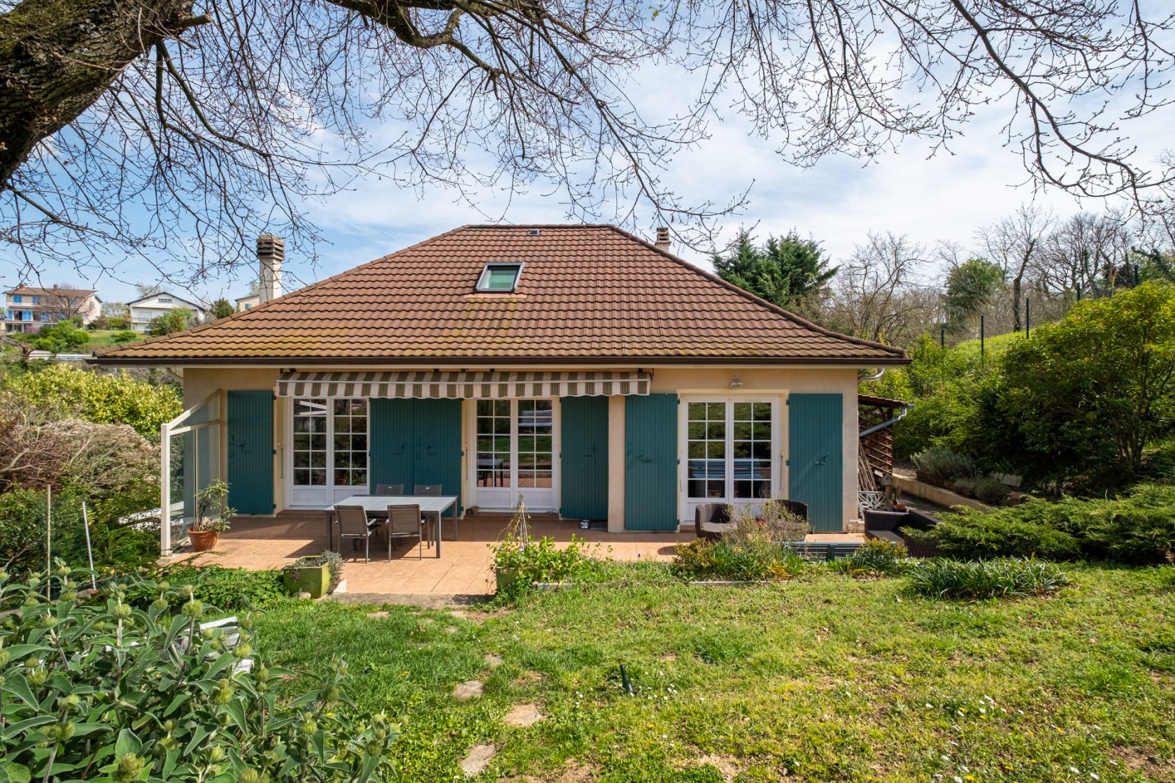Maison familiale des années 70 entièrement rénovée avec vue