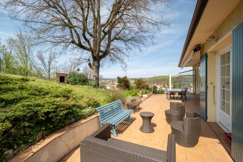 Maison familiale des années 70 entièrement rénovée avec vue