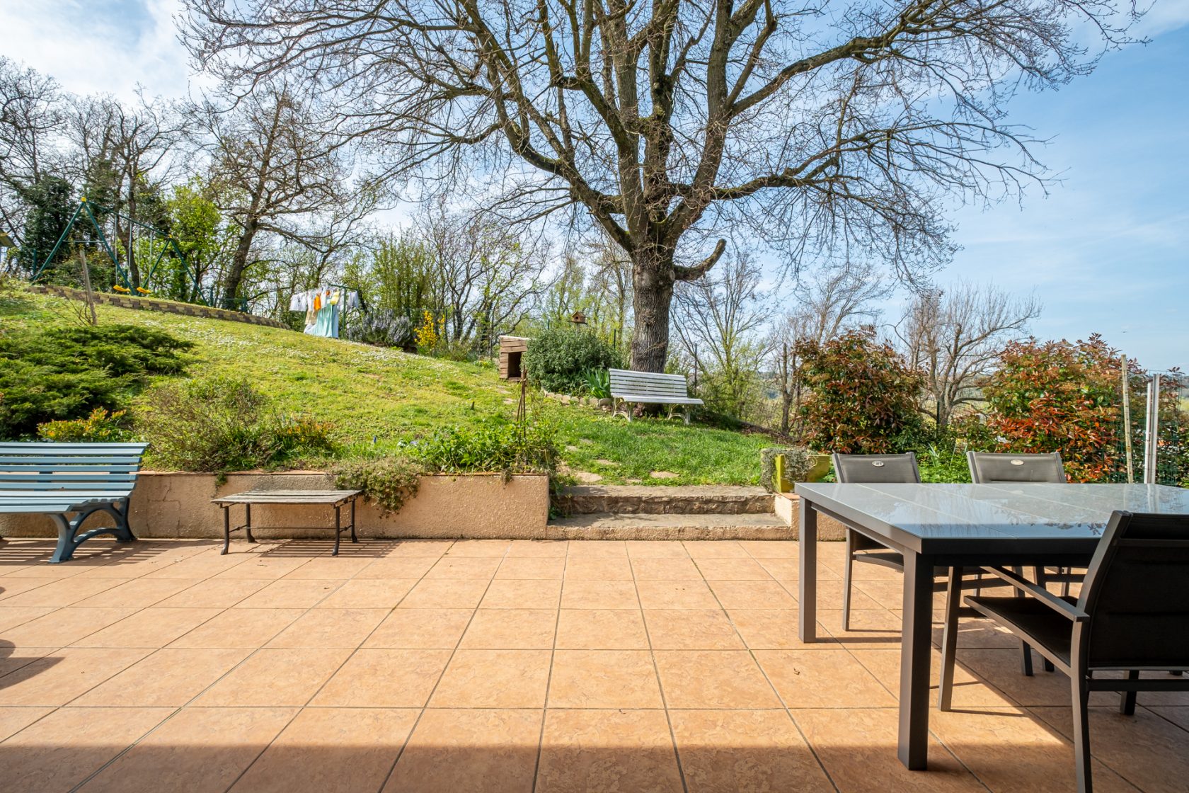 Maison familiale des années 70 entièrement rénovée avec vue