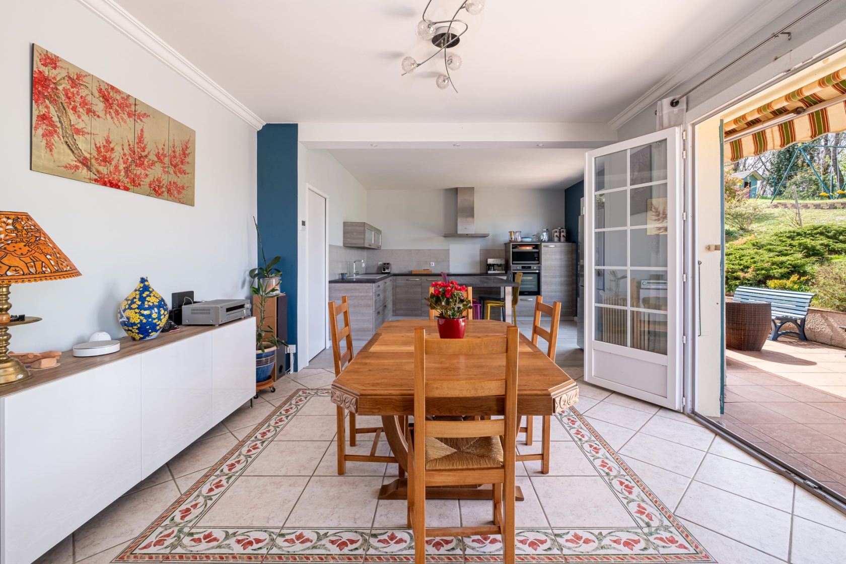 Maison familiale des années 70 entièrement rénovée avec vue