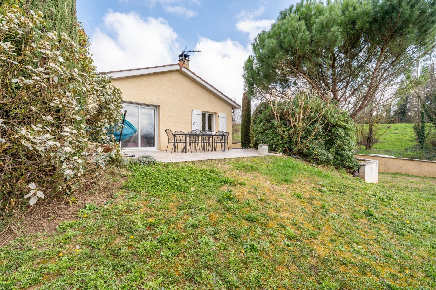 Modern and functional villa a few minutes from Villefranche sur Saone