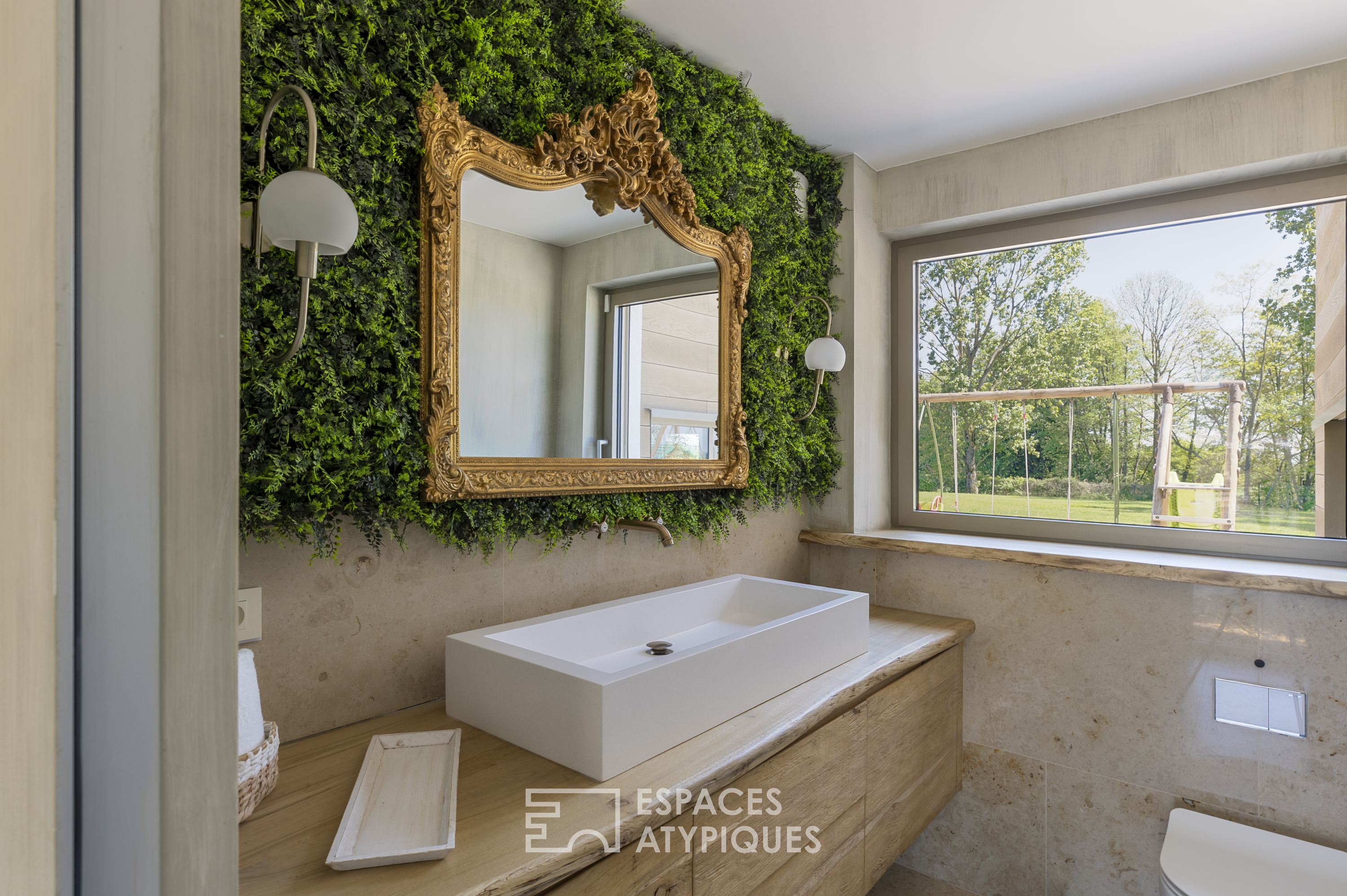 Exceptional villa with 1 hectare of grounds