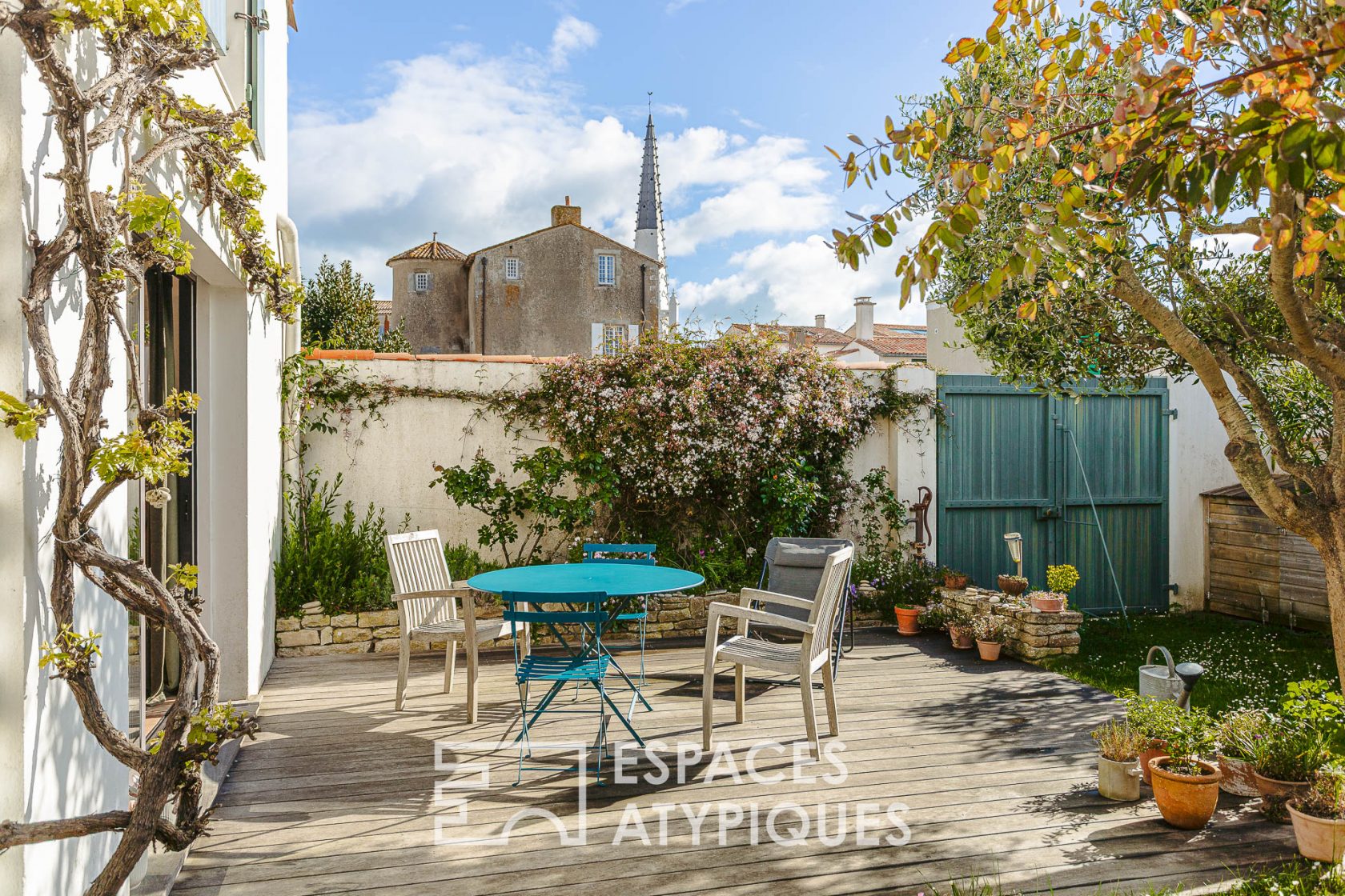 Green setting in the heart of the village