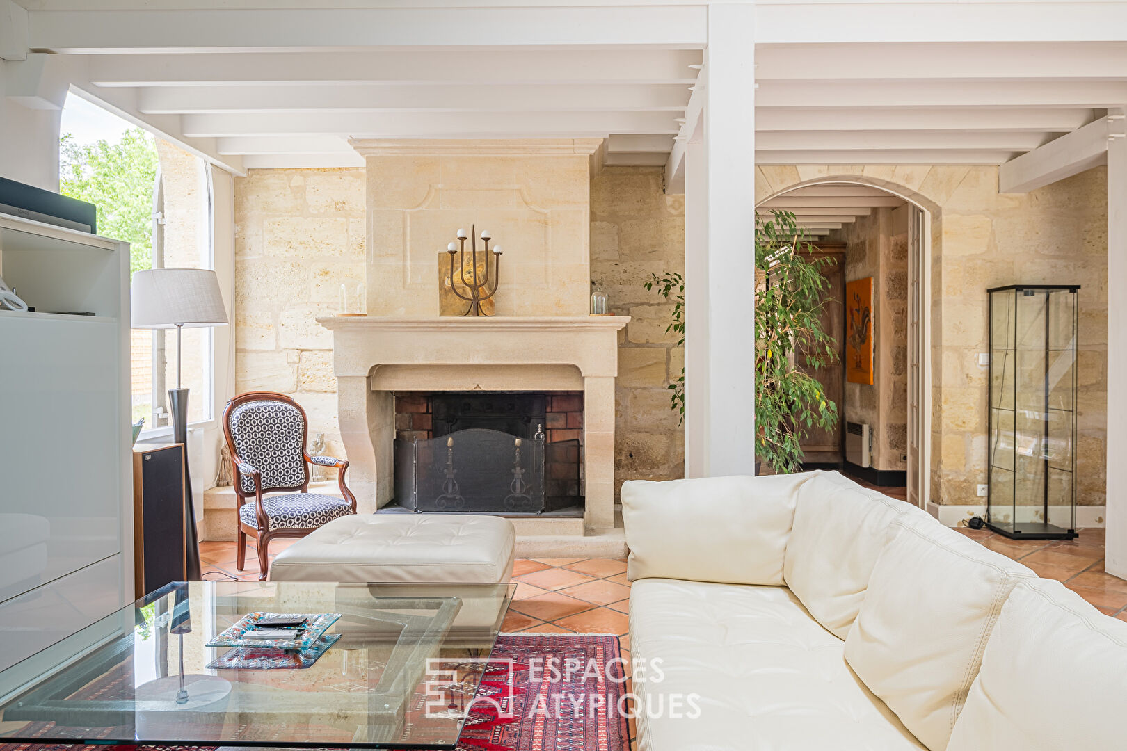 Ancien chai réhabilité en bord de Dordogne