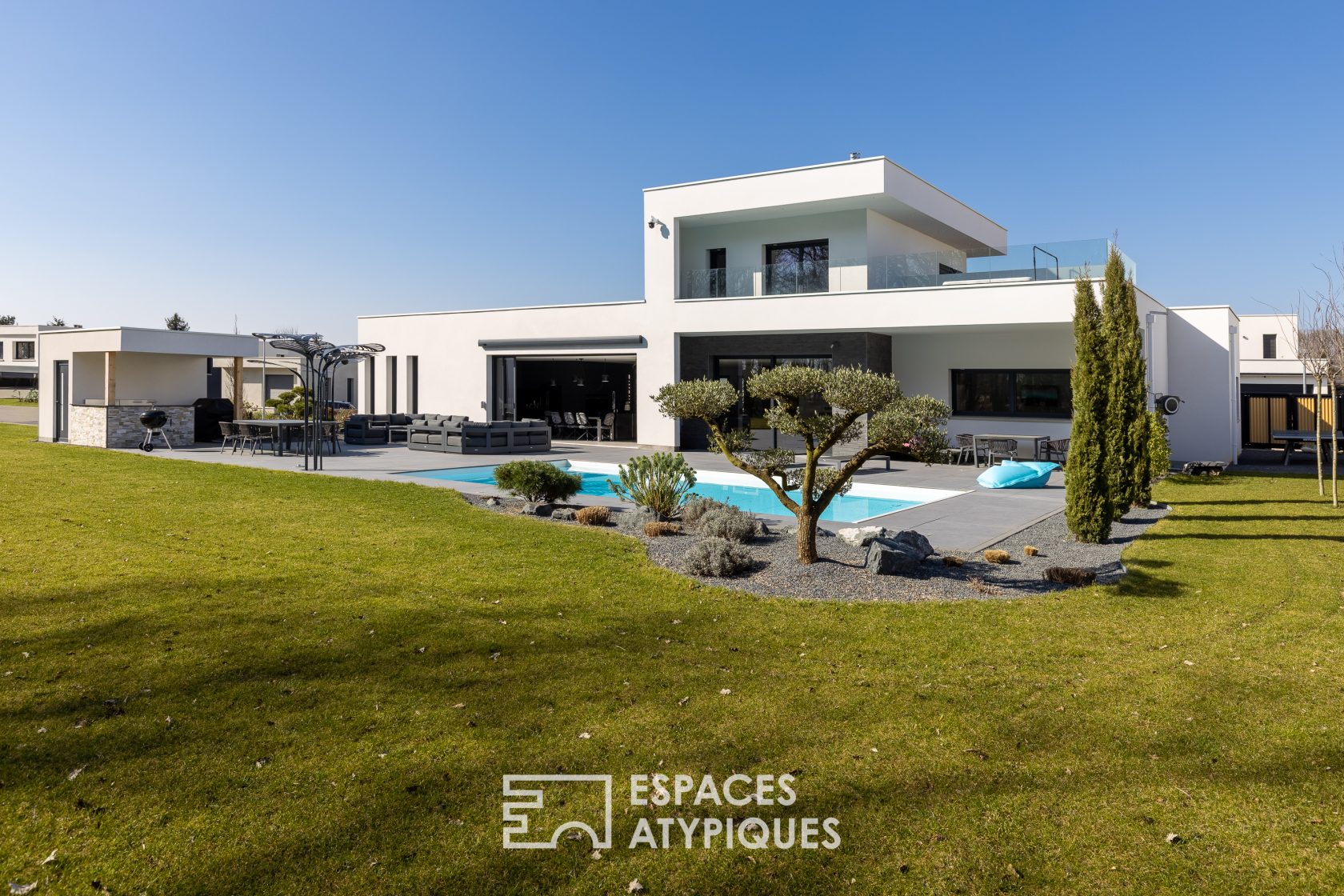 Villa contemporaine de prestige avec piscine sur le Golf