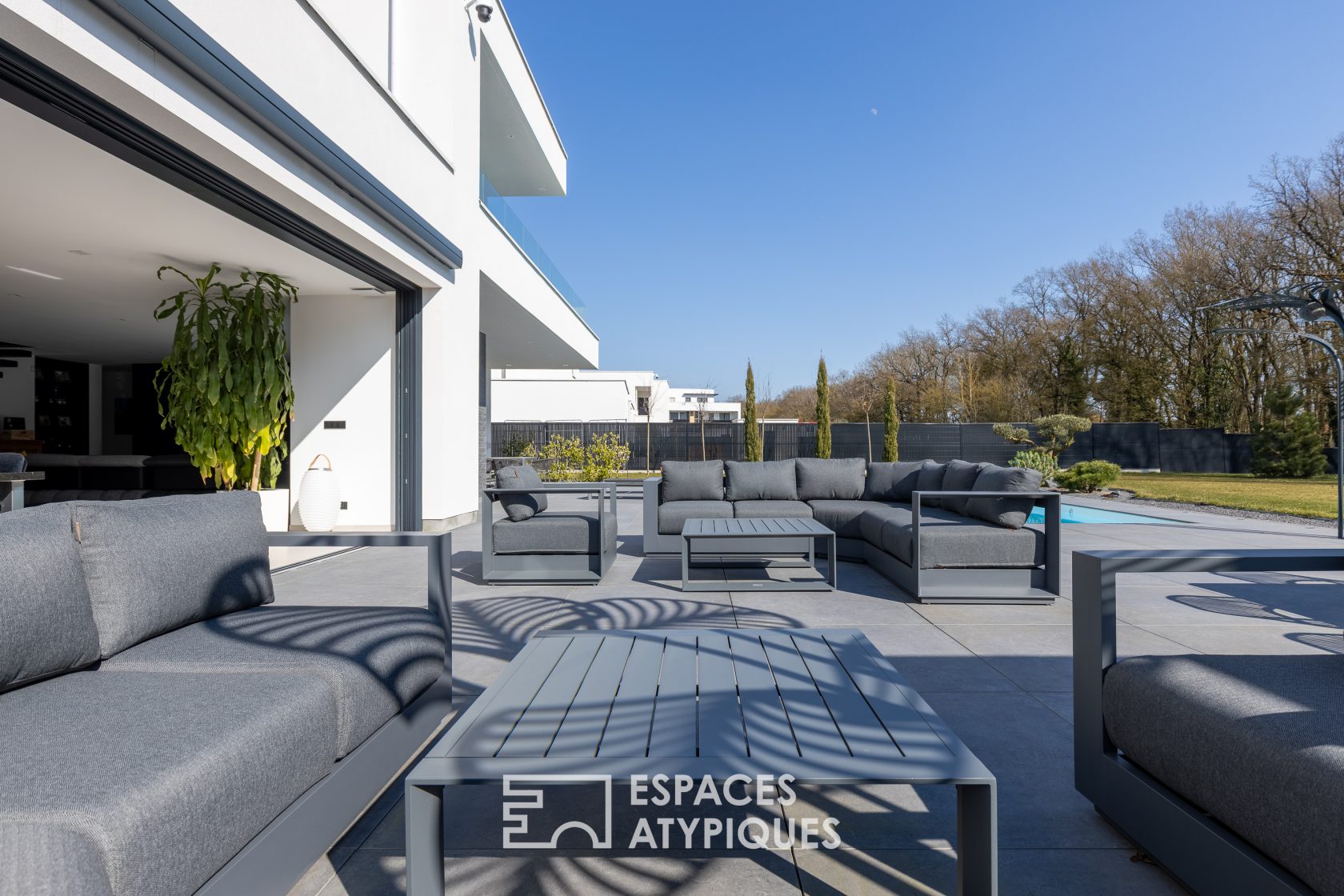 Villa contemporaine de prestige avec piscine sur le Golf