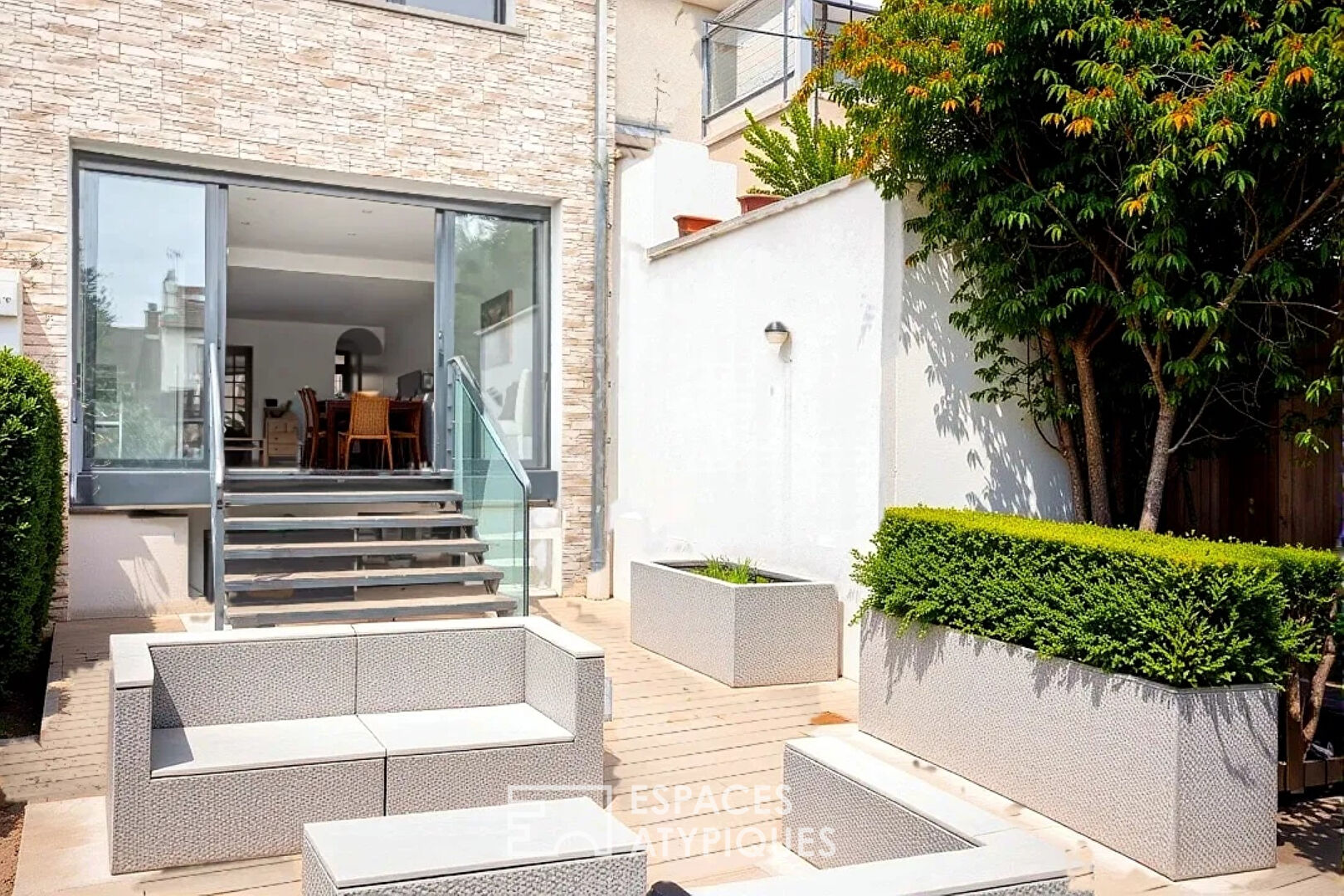 Maison avec terrasse et jardin