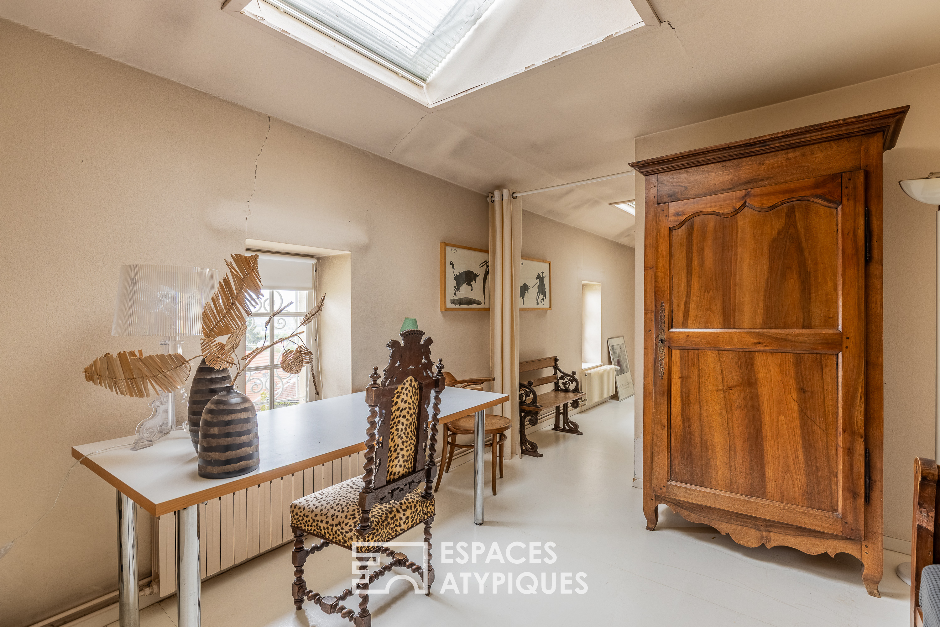 Elegant 17th-century residence with garden