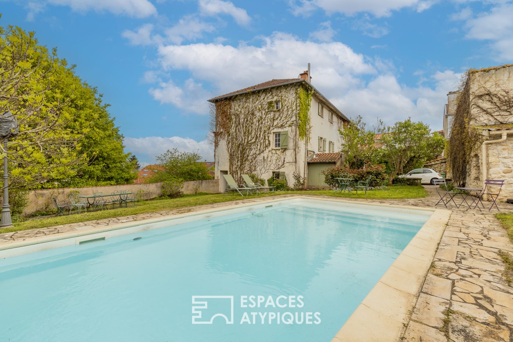 Elégante demeure du XVIIème siècle et son jardin