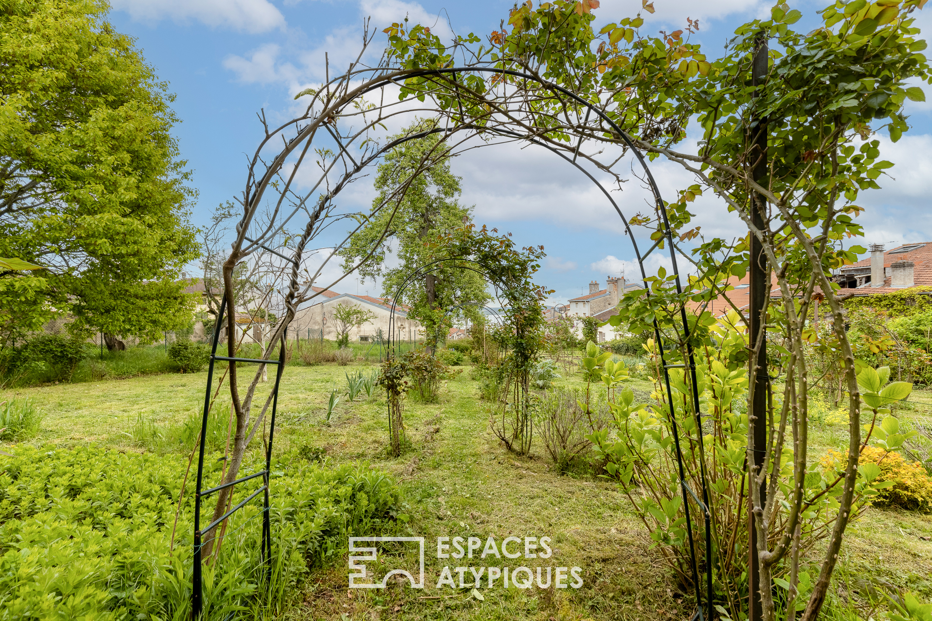 Elégante demeure du XVIIème siècle et son jardin