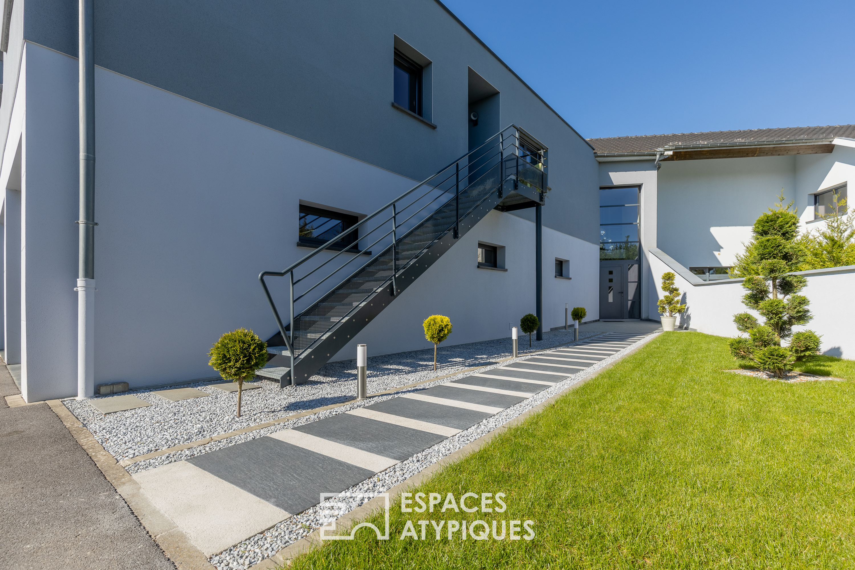 Architect-designed house with top-of-the-range features