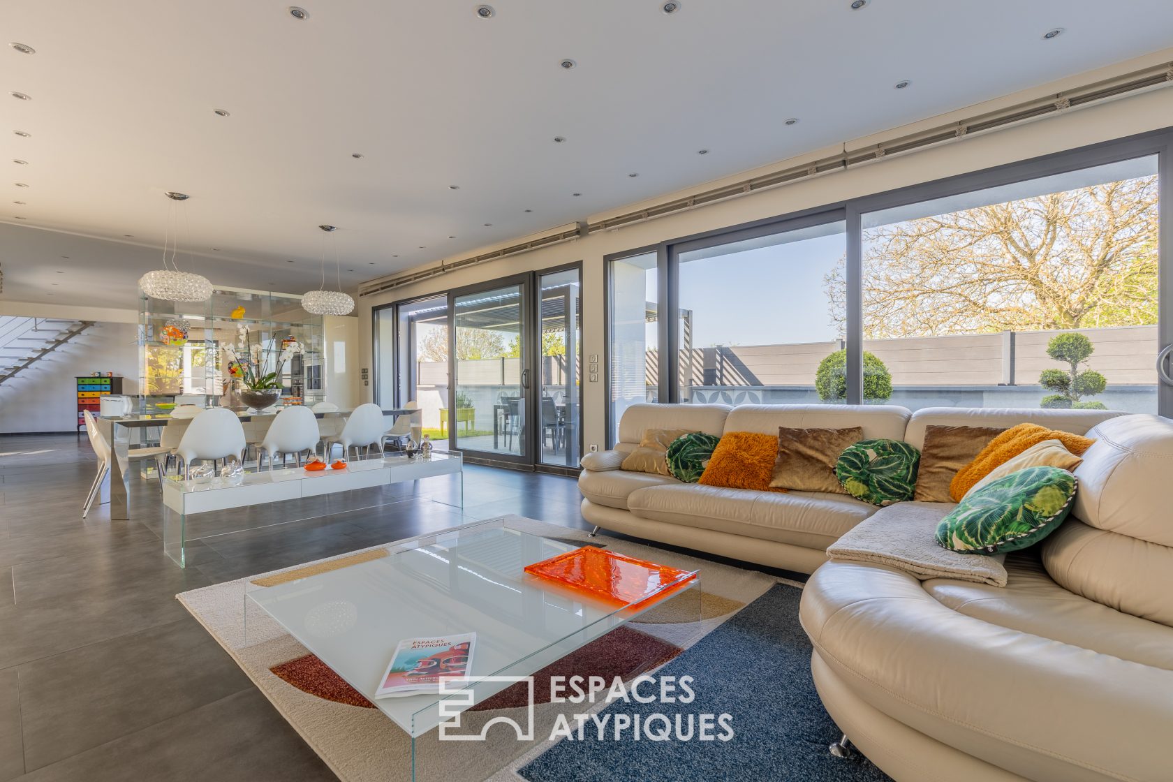 Architect-designed house with top-of-the-range features