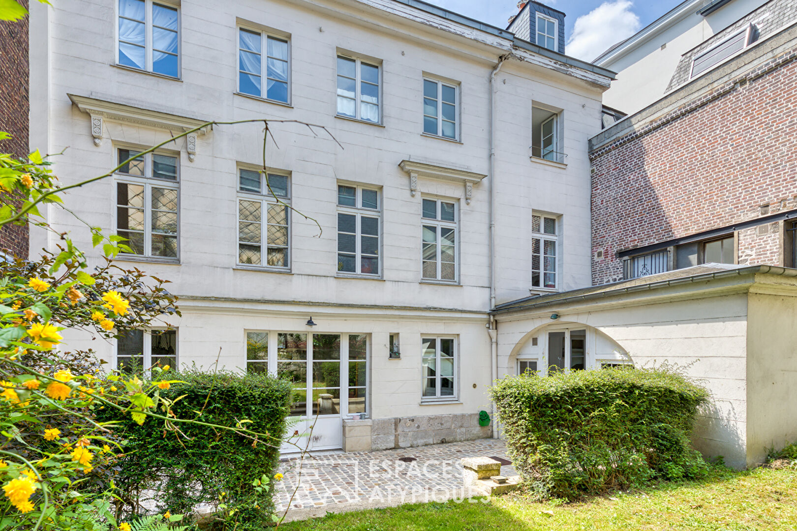 Mansion with Private Garden in the City Center