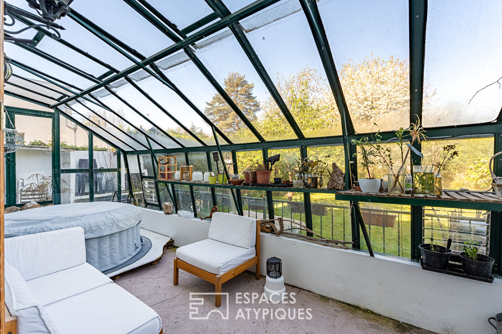 Très charmante maison de ville rénovée avec jardin, vue et jacuzzi,