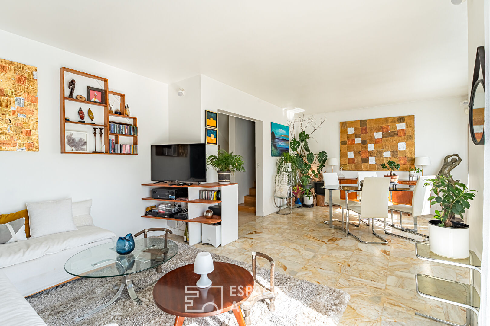 Très charmante maison de ville rénovée avec jardin, vue et jacuzzi,