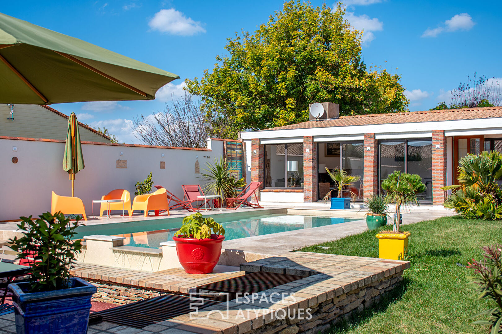 Villa familiale avec dépendances et piscine à débordement