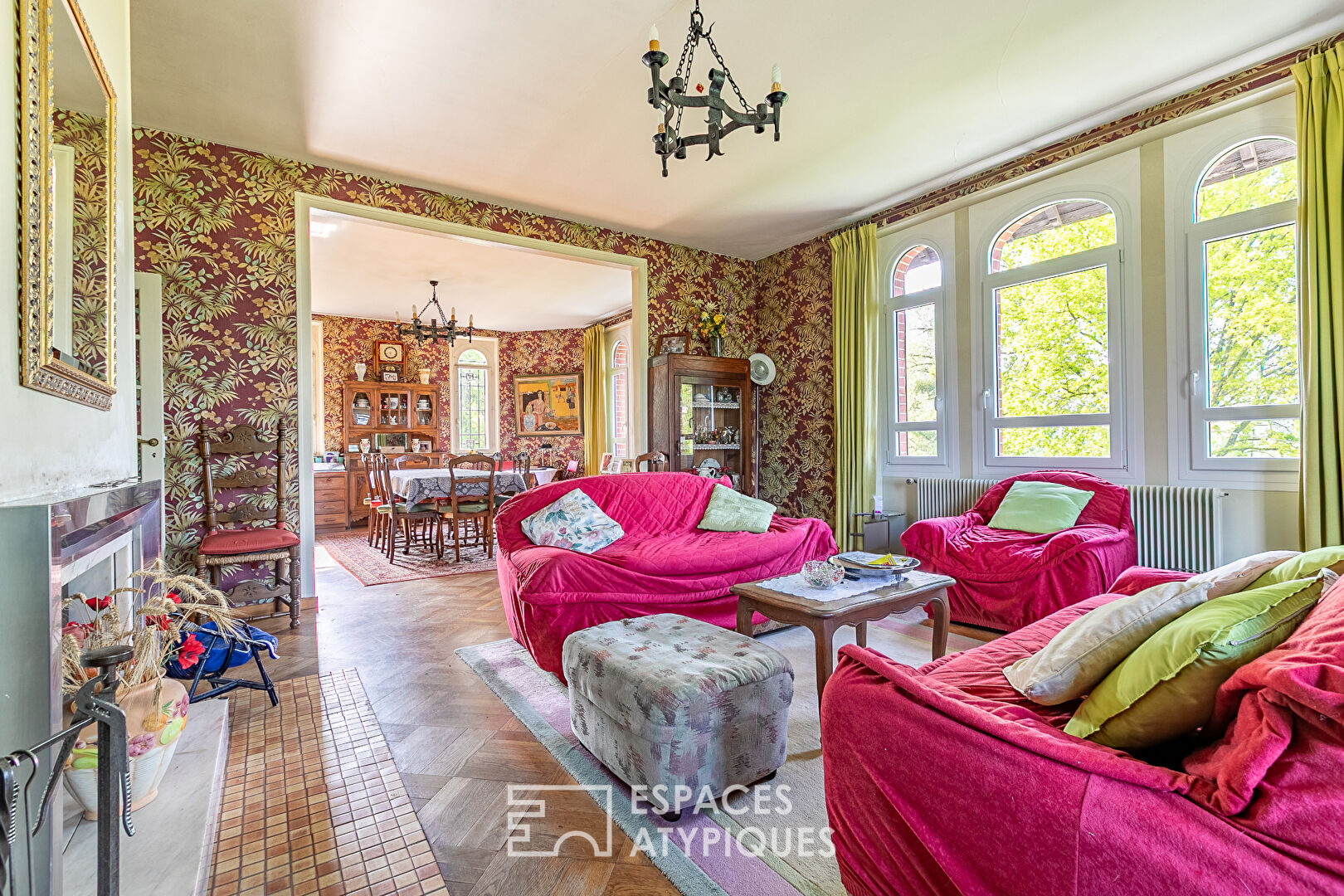 Mansion with garden, orchard and woods near Noyon