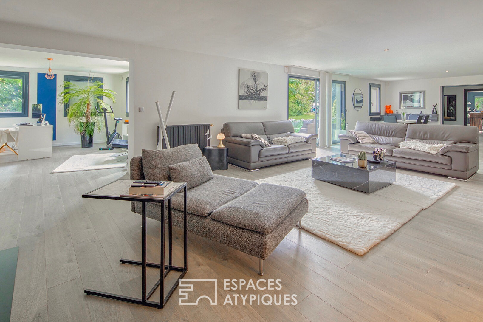Propriété à la campagne, restructurée de manière contemporaine