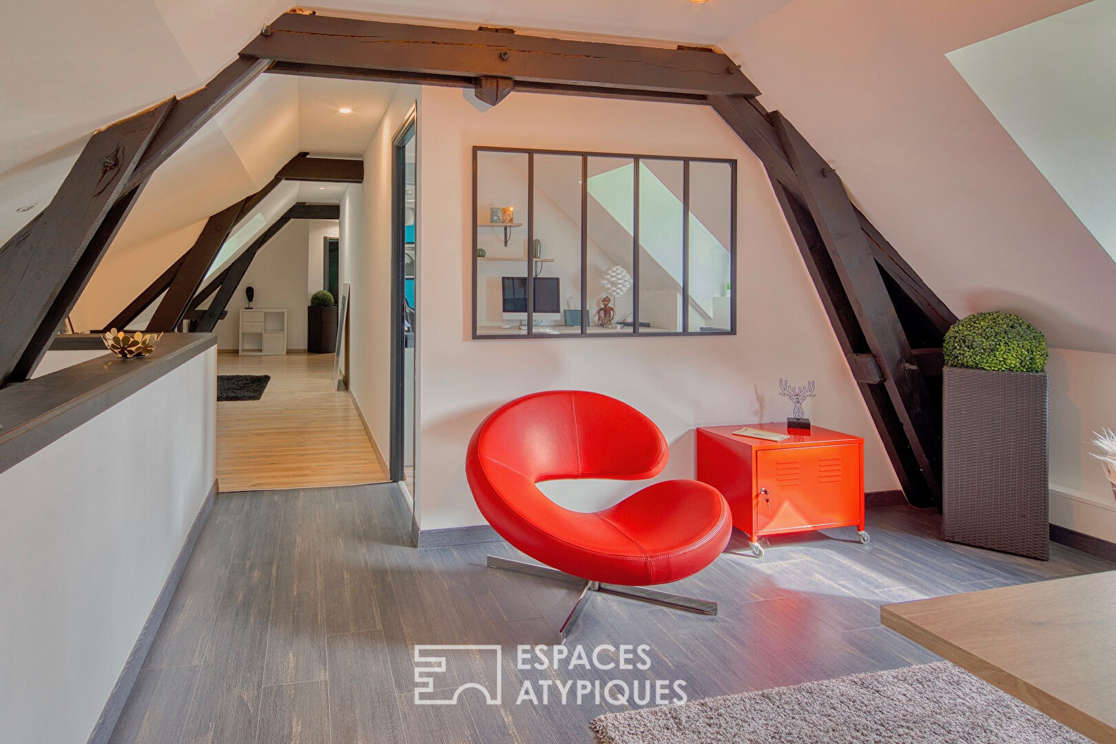 Propriété à la campagne, restructurée de manière contemporaine