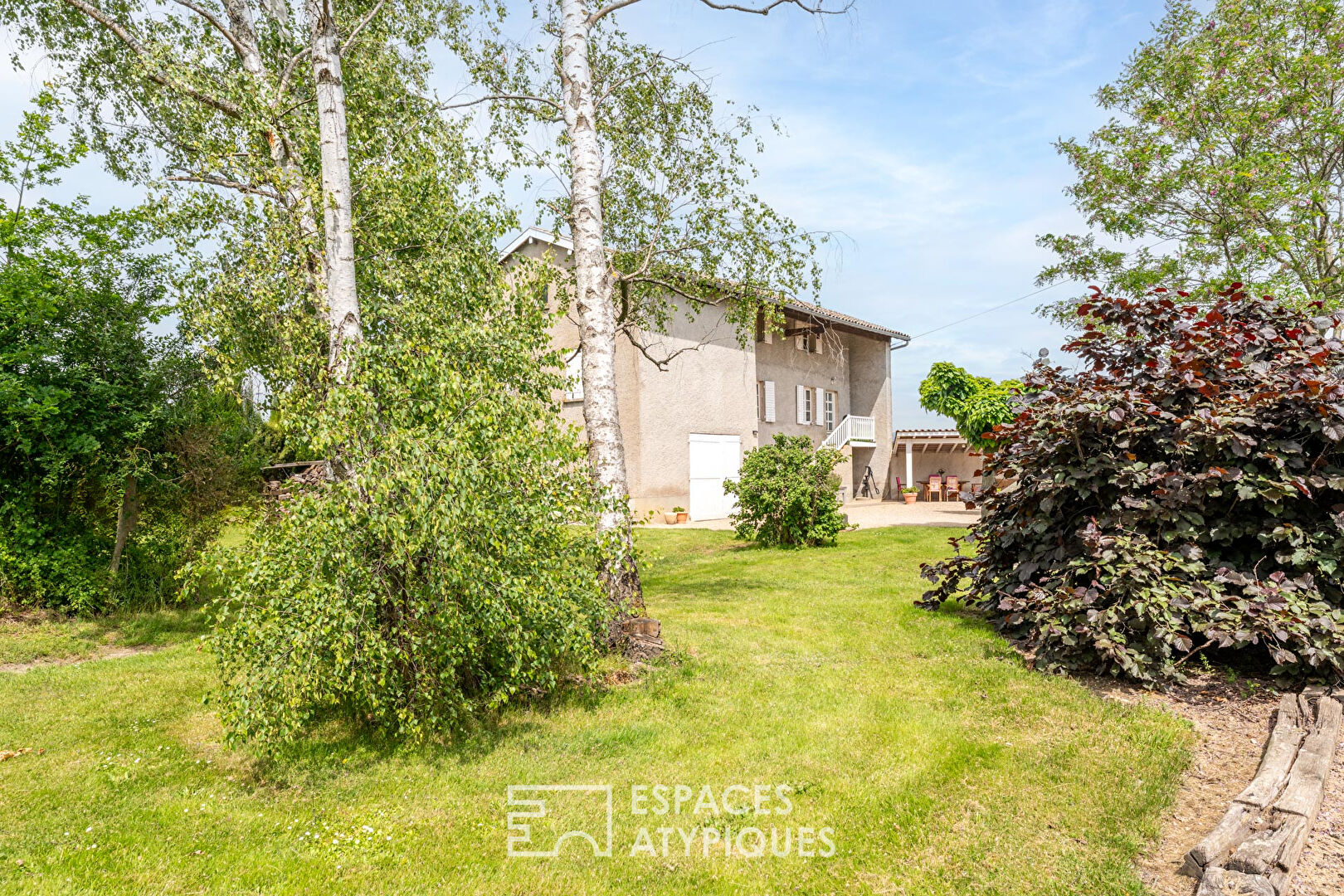 Maison de caractère : Espace, nature et authenticité sur Corcelle en Beaujolais
